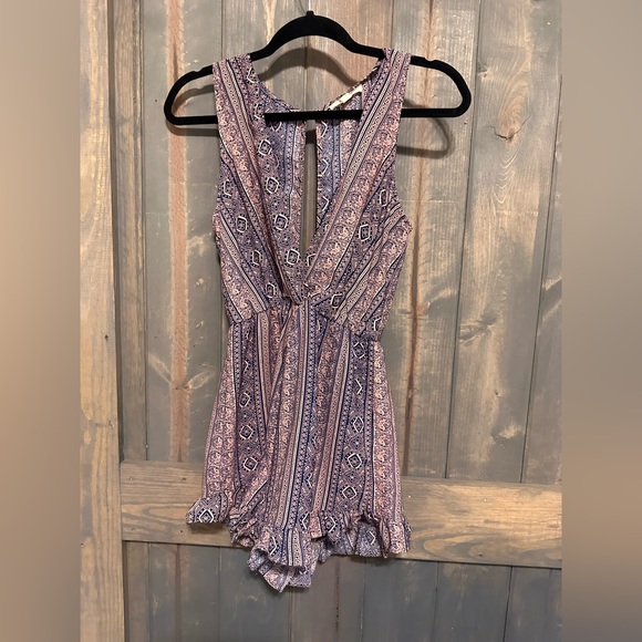 Super Cute Patterned Romper with Ruffles - Picture 1 of 6